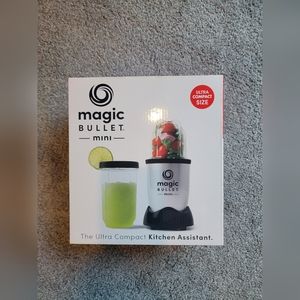 Magic Bullet Mini Personal Blender, 5 Piece Set, Black/Silver New In Sealed Box
